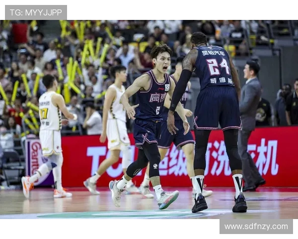 哈德斯联赛对决谢菲尔全力争胜展现球队实力与战术魅力